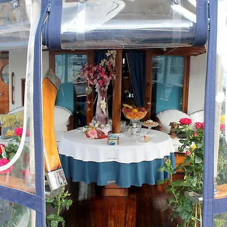 Botel Imbarcazione Amerigo Varazze