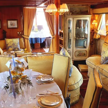 Botel Imbarcazione Amerigo *