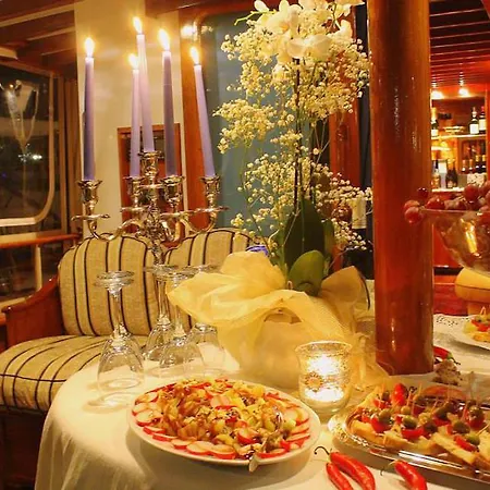 Imbarcazione Amerigo Botel *