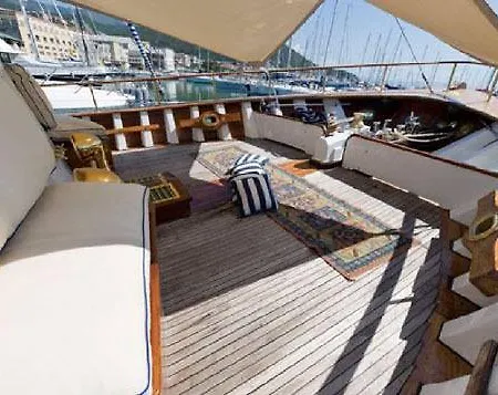 Imbarcazione Amerigo Botel Varazze