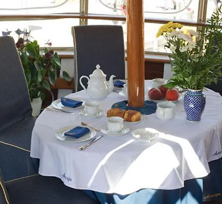 Imbarcazione Amerigo Botel