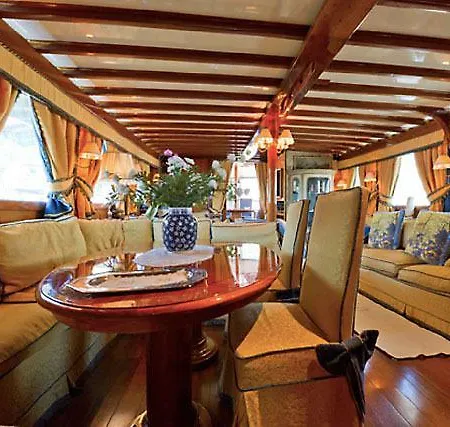 Imbarcazione Amerigo Botel *