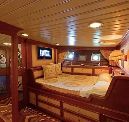 Imbarcazione Amerigo Botel Varazze